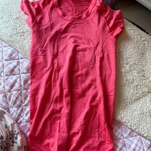 Women’s swiftly tech Lululemon workout tee